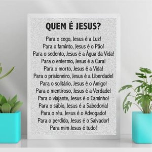 Quadro Decorativo Quem É Jesus 33x24cm:Madeira branca