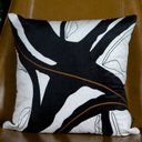 Ver imagem 2 de Capa de Almofada Veludo Luxor 303 com Bordado 43 Cm X 43 Cm