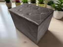 Ver imagem 1 de Puff Baú c/ Botão Banqueta Suede Organizar Decorar 55cm Marrom Trançado