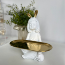 Ver imagem 2 de Escultura em Resina Branca Menina com Bandeja em Metal Dourado