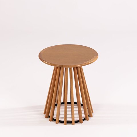 Mesa Lateral Redonda 50cm x 55cm Dover Marrom Verniz Avelã