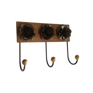 Cabide com Flor para Parede de Madeira Pendurador de Roupas e Toalhas Libertas Rosas Artesanato Cabi