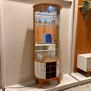 Ver imagem 7 de Cristaleira para Sala de Jantar 4 Portas Vidro Curvo com Espelho Led e Nicho Garrafeiro Marina