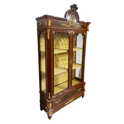 Cristaleira Clássica em Marchetaria com Fundo em Capitonê Amarelo - 240x127x46cm - 4