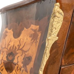 Cômoda Clássica com Marchetaria com 2 Gavetas 77x64x42cm - Design Único: Cômoda Bombê Elegante de Lu - 7