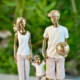 Escultura Família Casal com Seu Filho - 4