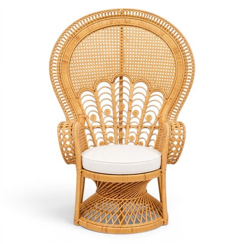 Poltrona em Rattan com Encosto Alto e Estofado Branco 146x99x66cm