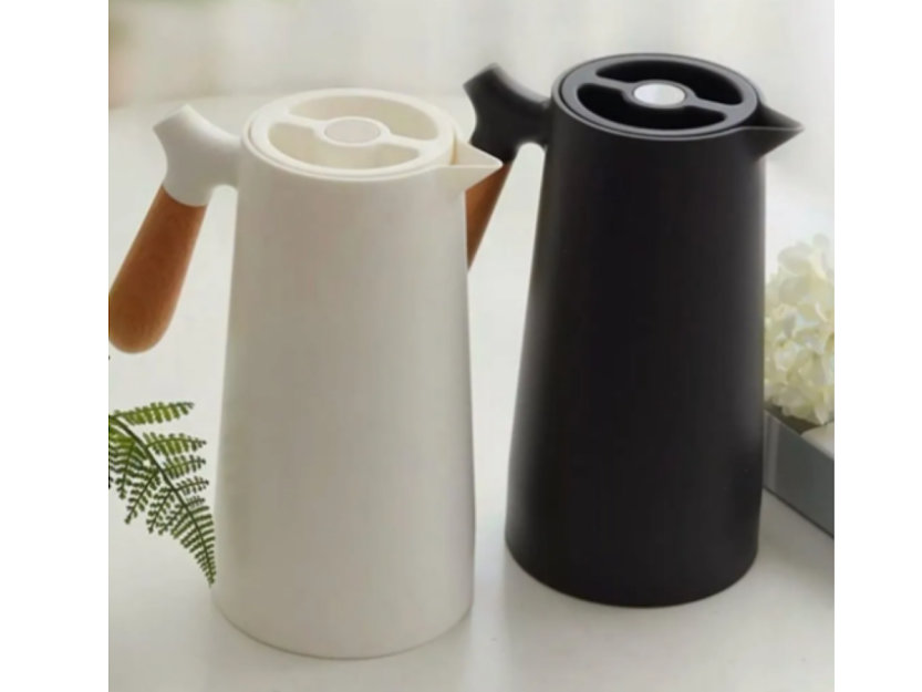 Ver imagem 5 de GARRAFA TERMICA NORDICA CABO DE MADEIRA BOTÃO ANTI VAZAMENTO:Preta