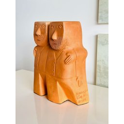 Escultura Casal de Homens Passeando em Cerâmica. Mano de Baé - 3