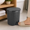 Ver mais imagens de Lixeira Rattan Cinza Luxo 6 Litros com Pedal Cesto de Lixo para Cozinha Banheiro Lavabo Escritorio e