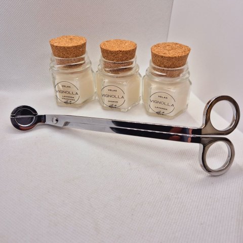 Tesoura Cortar Pavio de Vela e Kit 3 Velas 30gr Aromáticas:prata