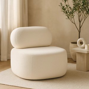 Poltrona Estofada Moderna Bege Estrutura Resistente Conforto Premium Decoração Clean