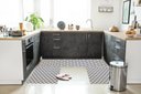 Ver imagem 2 de Kit Tapetes e Passadeira De Cozinha 3 Peças Antiderrapante Arabesco Geométrico Branco e Preto