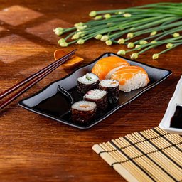 2 Pratos para Sushi com Porta Shoyu 19x12cm Melamina Preta Retangular Comida Japonesa - 7 2 Pratos para Sushi com Porta Shoyu 19x12cm Melamina Preta Retangular Comida Japonesa - 7