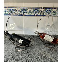 Suporte Vinhos Decorativo Bronze 1 Garrafa e 2 Taças - 6
