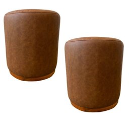Kit 2 Puff Barcelona Decorativo Couro Caramelo Base Madeira - 4