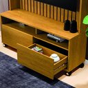 Ver imagem 4 de Estante Ripado para TV até 50 Polegadas MDF 145CMX190CM Rodízio 2 Gavetas Estilos Marrom