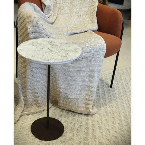 Mesa Lateral NORINA - BAIXA, tampo redondo Imerso e base Aço Corten.