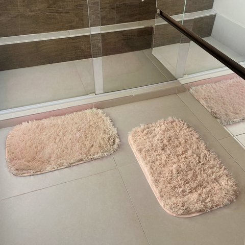 Kit Tapete Pelo Alto Felpudo Peludo Macio Anti Derrapante Alérgico Bege 40 x 60 cm