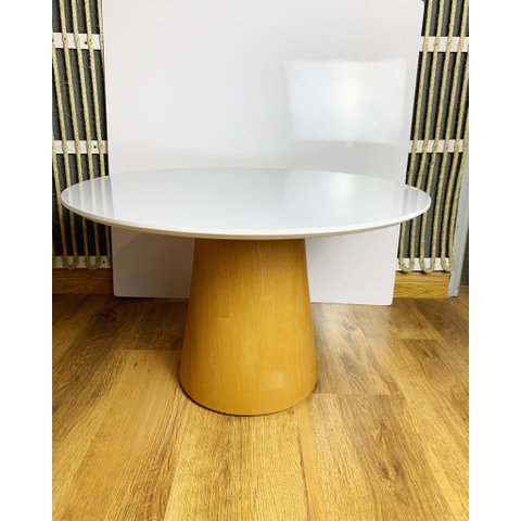 Mesa de Centro Cone Tampo 50 cm em MDF Laqueado e Base em Madeira Natural Marfim - Branco