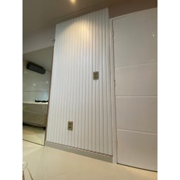 Painel Ripado Versátil 270x110cm Larg. (2,97m²) Polietileno Branco Tx - Talatto Painéis. - 5