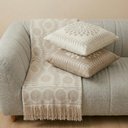 Ver imagem 1 de Kit Manta e Almofadas Decorativas para Sofá Georgia Bege - Nexta Casa