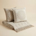 Ver imagem 3 de Kit Manta e Almofadas Decorativas para Sofá Georgia Bege - Nexta Casa