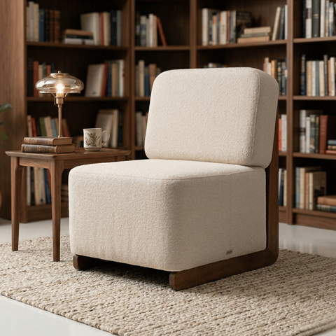 Poltrona Decorativa Orgânica Celine Bouclé Base Madeira Maciça Luxo Sala Recepção Quarto Cinsultório