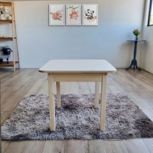 Mesa Infantil de Madeira: Quadrada - 60x60cm