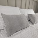 Ver imagem 2 de Kit 2 Capas Almofada Baguete Bouclé 50x30 – Zíper Invisível, Texturizado