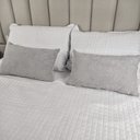 Ver imagem 5 de Kit 2 Capas Almofada Baguete Bouclé 50x30 – Zíper Invisível, Texturizado