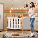 Ver mais imagens de Quarto de Bebê com Berço Mini Cama, Cômoda 1 Porta 4 Gavetas e Roupeiro 4 Portas 3 Gavetas 100% MDF Branco/Madeirado Ypê