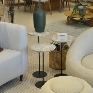 Kit 3 Mesas Laterais Norina - Baixa / Média / Alta, Tampo Redondo Imerso e Base Verde Oliva.