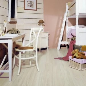 Piso Vinílico Em Manta Amadeirado Imita o Piso Laminado Resistente 2x5mts = 10m2