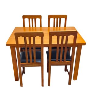 Conjunto Mesa 120x80 e 4 Cadeira Colonial com Estofado Mel