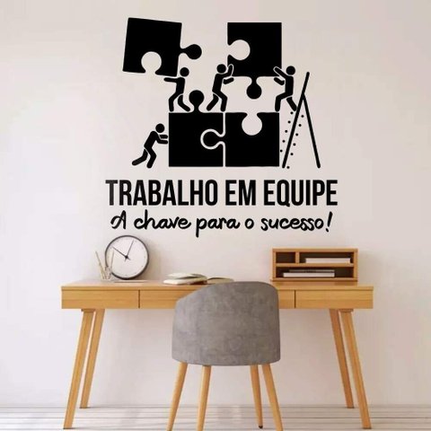 Adesivo de Parede Frase Trabalho em Equipe-Medio 58x55cm