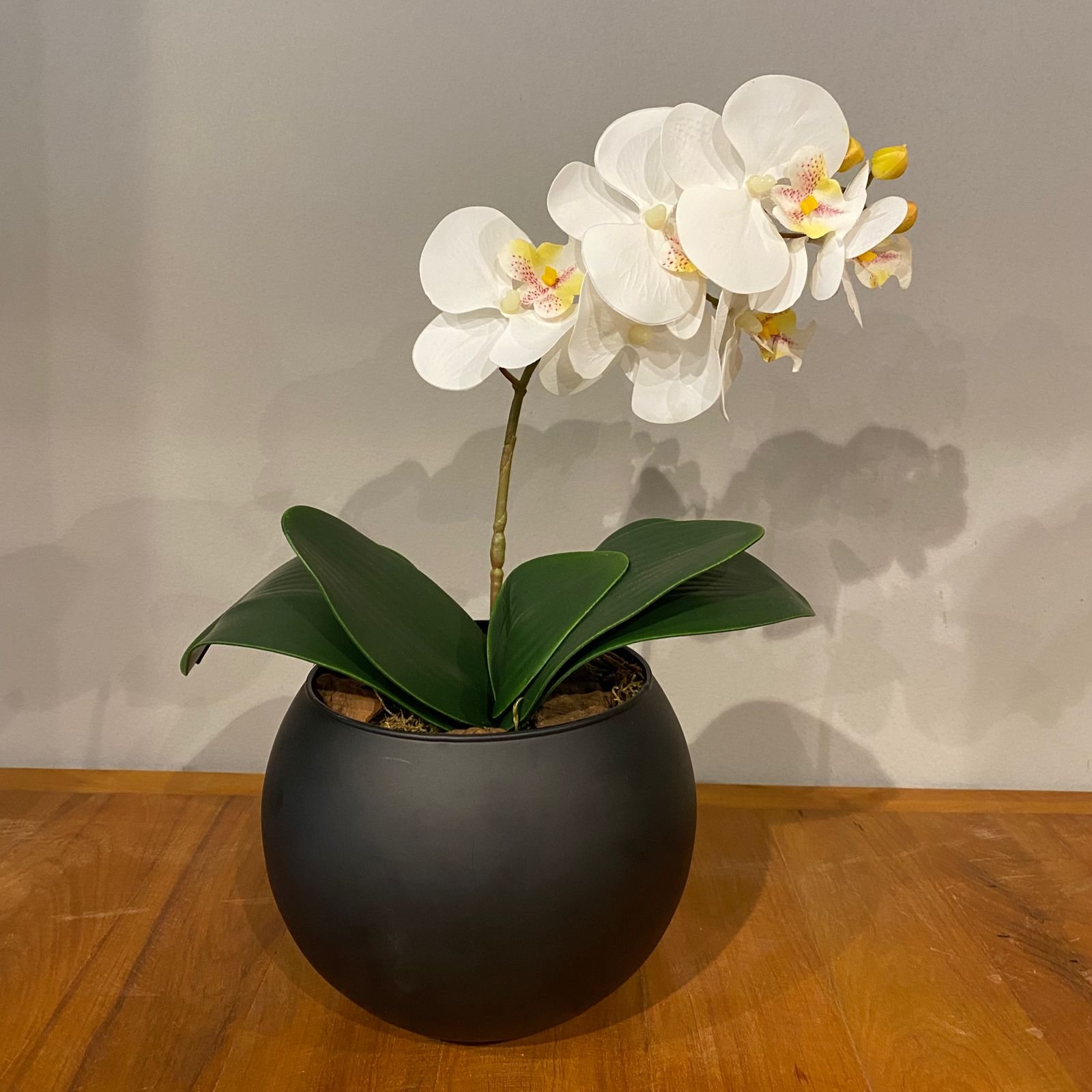 Orquídea Branca Artificial Arranjo no Vaso Preto Flores Permanentes