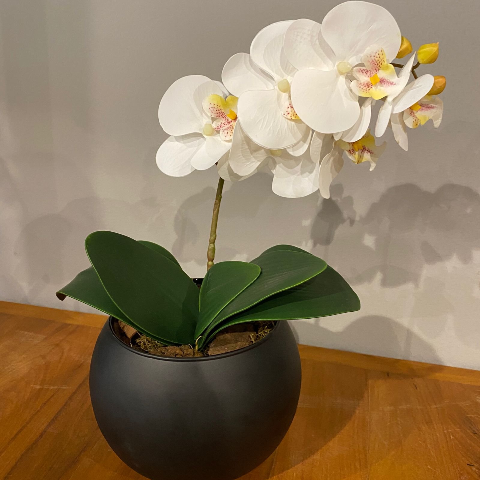 Orquídea Branca Artificial Arranjo no Vaso Preto Flores Permanentes - 2