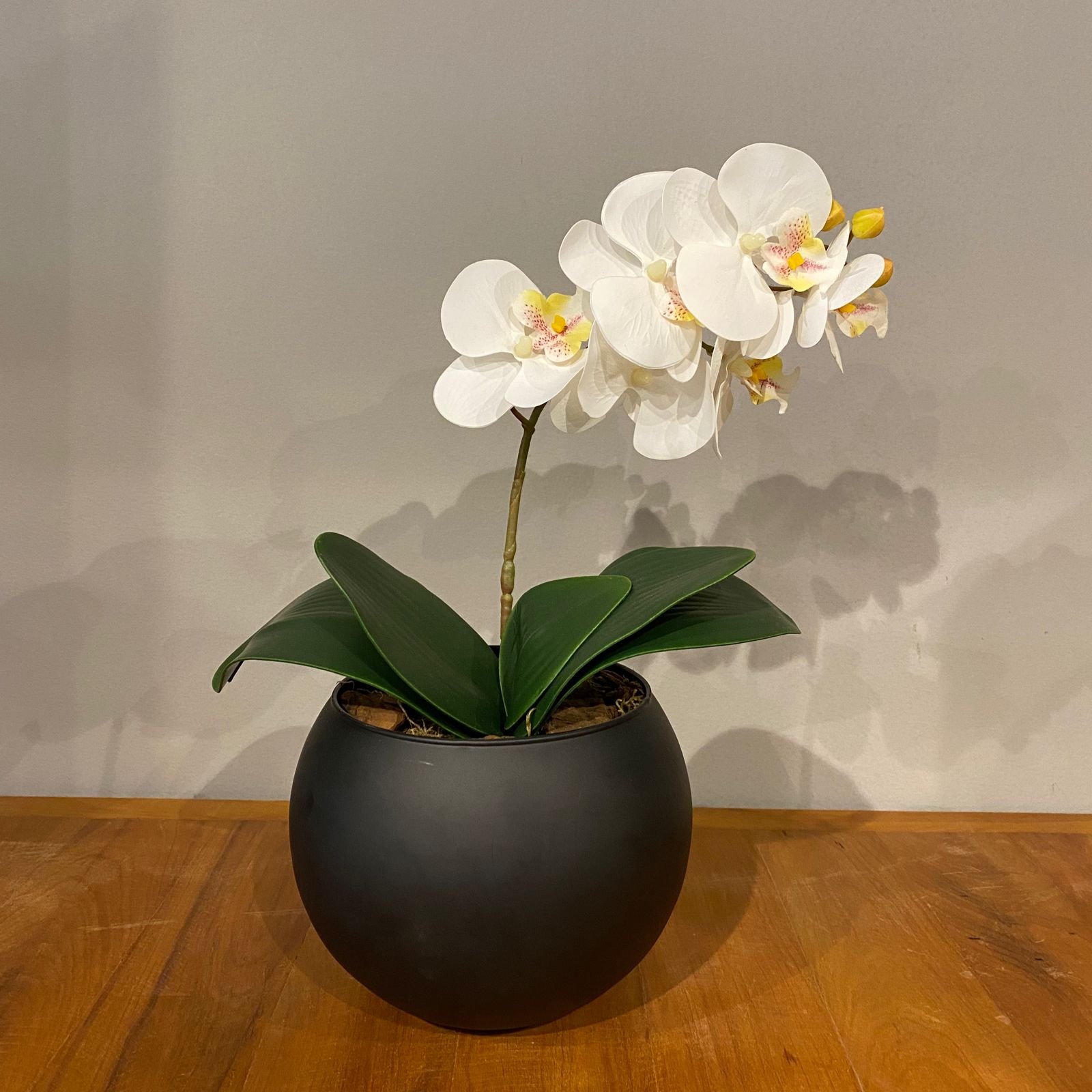 Orquídea Branca Artificial Arranjo no Vaso Preto Flores Permanentes - 3