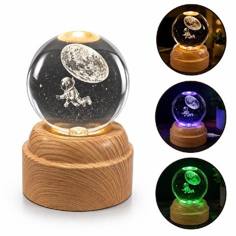 Luminaria Infantil LED 7 Cores RGB Giratoria Globo Astronauta 3D Abajur de Mesa Esfera Madeira Decor
