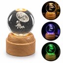 Ver imagem 1 de Luminaria Infantil LED 7 Cores RGB Giratoria Globo Astronauta 3D Abajur de Mesa Esfera Madeira Decor