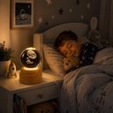 Ver imagem 5 de Luminaria Infantil LED 7 Cores RGB Giratoria Globo Astronauta 3D Abajur de Mesa Esfera Madeira Decor