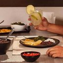 Ver imagem 6 de 48 Pratos Plásticos Resistentes 26cm Rasos Bandejas Eventos para Servir Lanches Salgadinhos