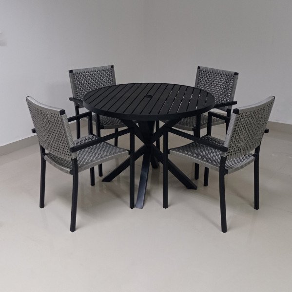 Conjunto Corda Tricotada - Mesa de 1,0m de diâmetro em X com 04 cadeiras em Corda Tricotada MÓVEIS E