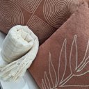 Ver imagem 4 de Capa de Almofada Boucle Bordada Folha Castanho 50x50cm