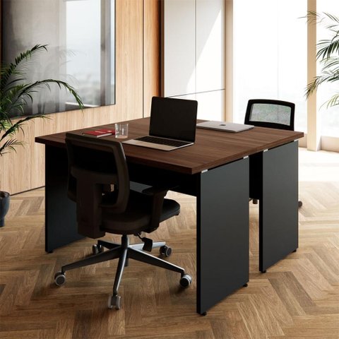 Mesa Escritório 2 Lugares 1,20m x 1,20m Pé Painel F5 Office Cor:Málaga com Preto