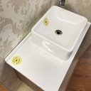 Ver imagem 3 de Conjunto de Banheiro Suspenso Paris, Espelheira, Tampo e Cuba em Mármore Sintético