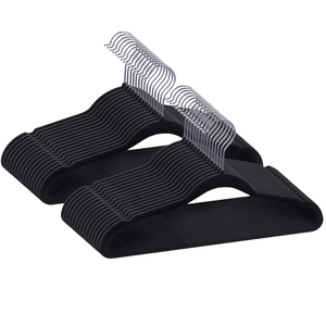 Kit 100 Cabides de Veludo Ultra Fino Antideslizante Preto