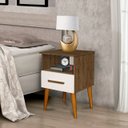 Ver imagem 1 de Mesa de Cabeceira Per 1 Gaveta Estilo Retrô com Pés em Madeira Cor Canela/off White Rm