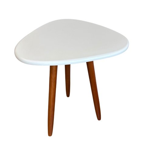 Mesinha de Canto Pé Palito Retrô Mdf 52cm com Pés em Madeira:branco
